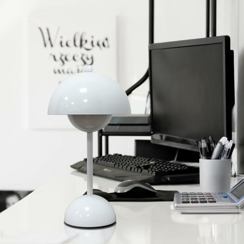 Lampka nocna COSTA biała stołowa grzybek akumulator bez kabla - Eko-Light - na biurku w pracy
