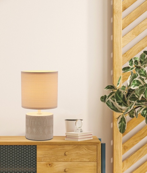 Lampa stołowa DINA beżowa ceramiczna  z abażurem z tkaniny - Candellux Lighting - we wnętrzu
