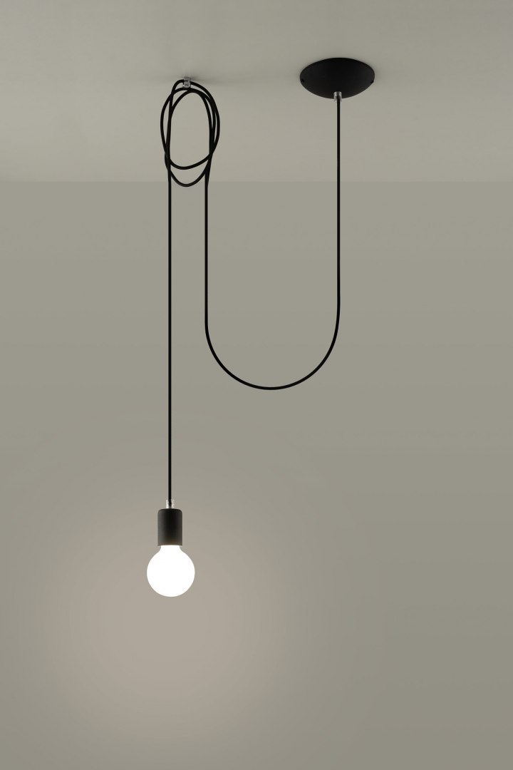 Lampa wisząca EDISON 1 LONG czarna sufitowa podwieszana pojedyncza żarówka - Sollux Lighting - zapalona