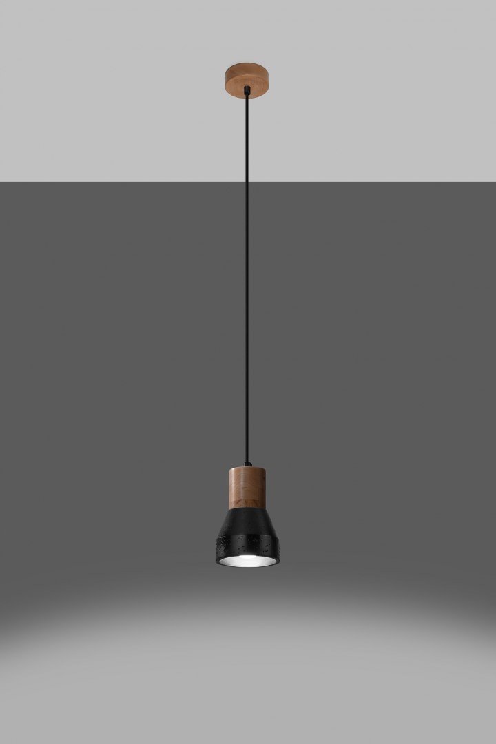 Lampa wisząca QUBIC czarna drewniana pojedyncza - Sollux Lighting - zapalona lampa