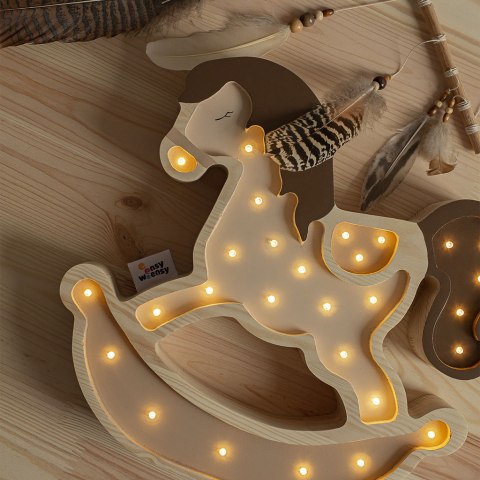 Lampka dziecięca ROCKING HORSE MILK CHOCOLATE nocna konik na biegunach - Eensy Weensy - zapalona Lampka dziecięca ROCKING HORSE MILK CHOCOLATE nocna konik na biegunach - Eensy Weensy - zapalona