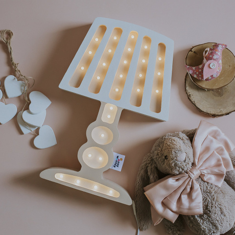 Lampka ledowa GLAMOUR LIGHT VANILLA biało-kremowa stojąca kinkiet dekoracja - Eensy Weensy - we wnetrzu Lampka ledowa GLAMOUR LIGHT VANILLA biało-kremowa stojąca kinkiet dekoracja - Eensy Weensy - we wnetrzu