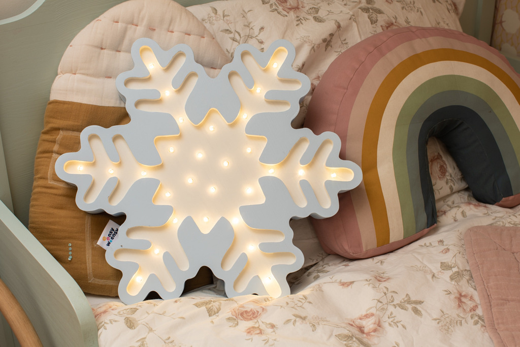 Lampka ledowa SNOWFLAKE SKY duża śnieżynka płatek śniegu dekoracja na święta - Eensy Weensy - we wnetrzu