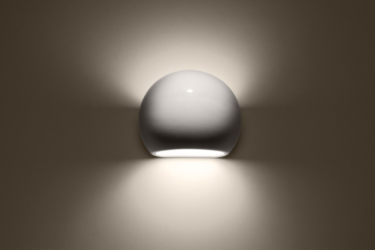 Kinkiet ceramiczny lakierowany GLOBE biały połysk - Sollux Lighting - lampa się świeci