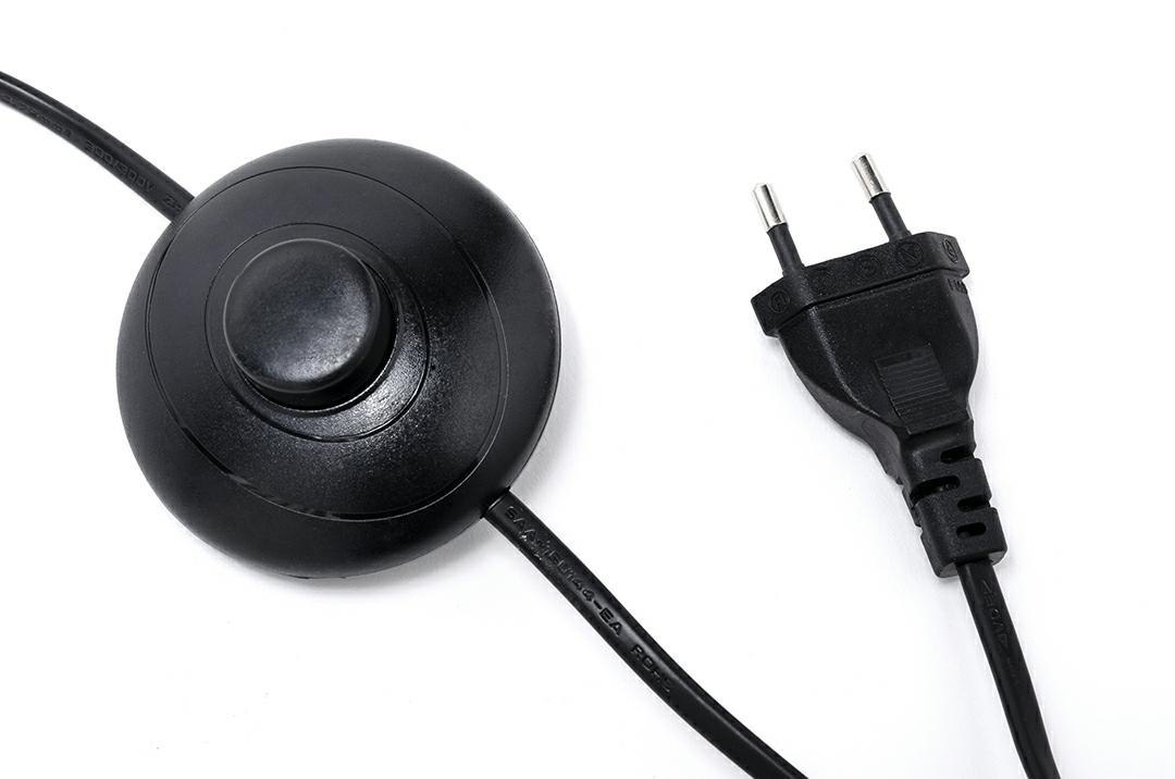 Lampa podłogowa HOLMES złota z czarnym kloszem - King Home Lampa podłogowa HOLMES złota z czarnym kloszem - King Home