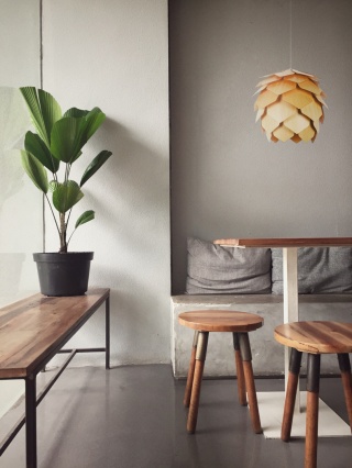 Lampa wisząca szyszka CONO 43 w kolorze naturalnego drewna - King Home