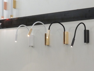 Regulowany kinkiet NUTO NERO GOLD giętkie elastyczne ramię - Orlicki Design