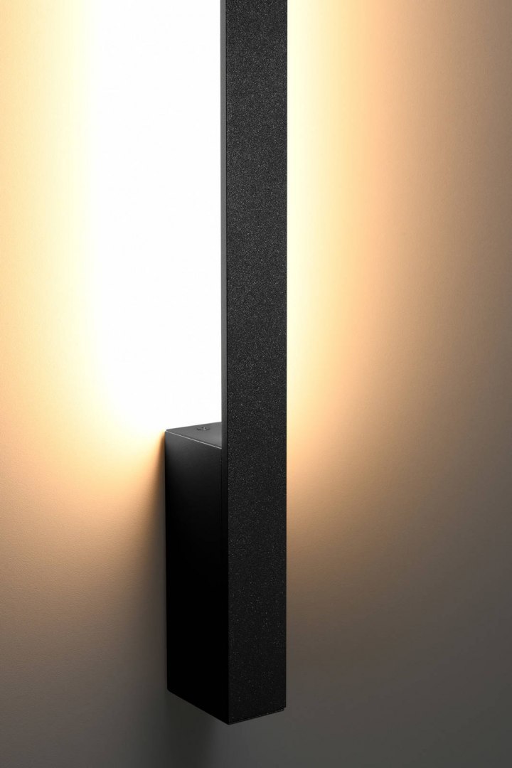 Kinkiet LAHTI M czarny LED smukły nowoczesny do sypialni - Thoro Lighting