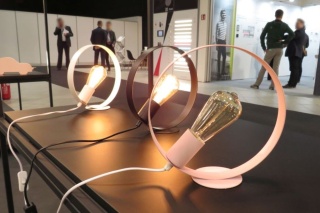 Lampa stołowa NEXO różowa okrągła lampka nocna z włącznikiem na kablu - Ledea