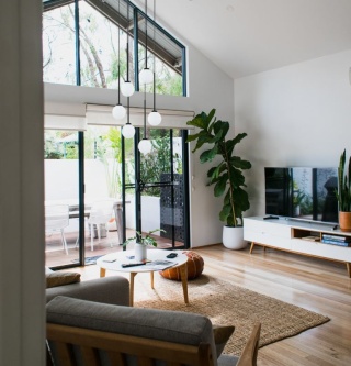 Lampa sufitowa OTA VI czarno-biała kaskada kuliste klosze - Orlicki Design