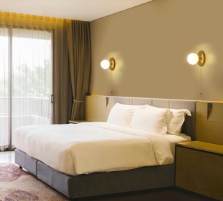 Kinkiet ORO złoty odcień mosiądzu lampa ścienna z włącznikiem szklany klosz - King Home