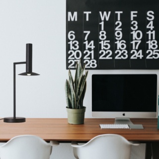 Lampa biurkowa HAT czarna oryginalna nietypowy kształt klosza - Light Prestige